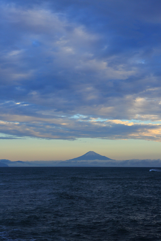 夜明けの藍、富士の息吹