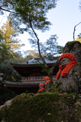 晩秋の地蔵と古刹