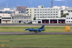 ドラッグシュートを引いて着陸するF２②