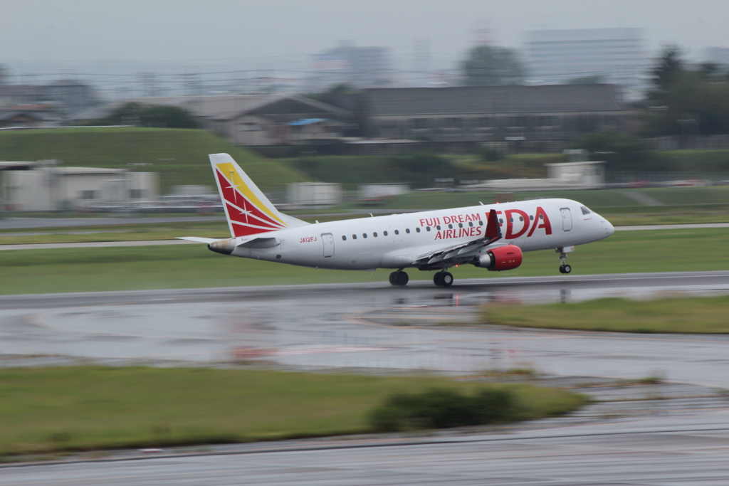 FDA 12号機（エンブラエル175型機)