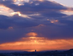 雲から夕陽