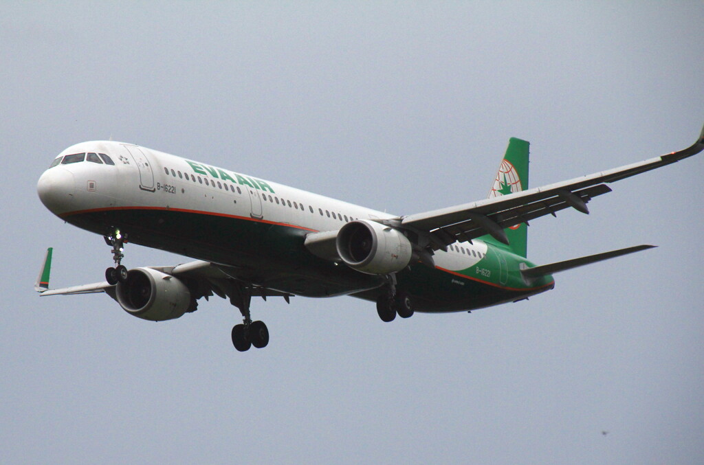 landing appuroach EVA AIR 01