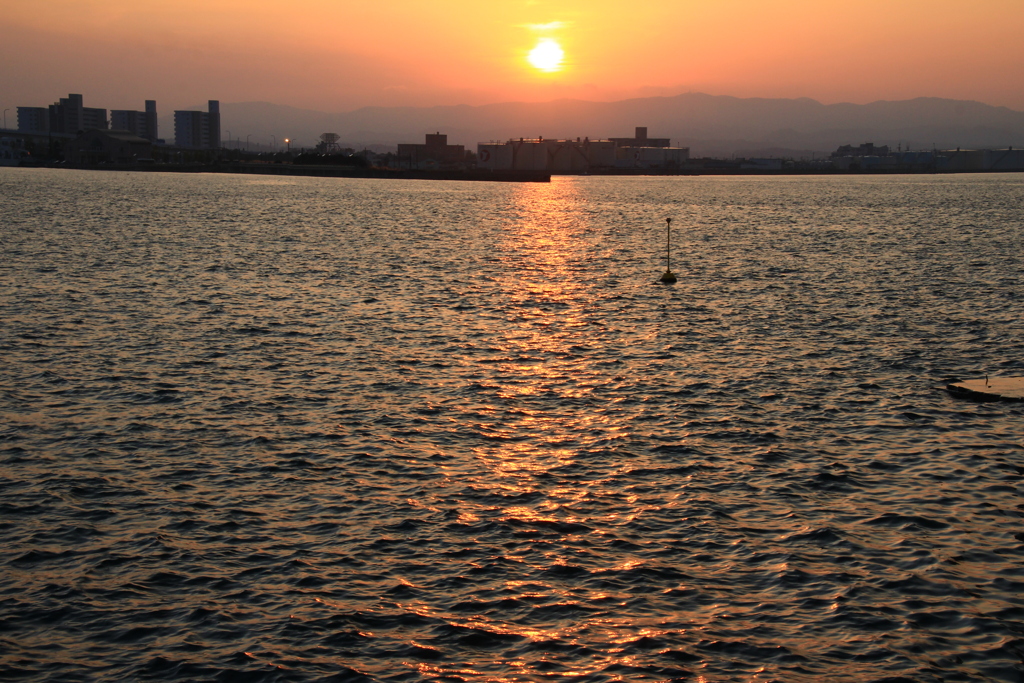 陽が沈む01