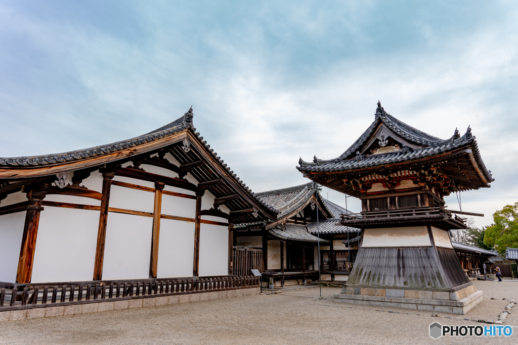 法隆寺・伝法堂と東院鐘楼