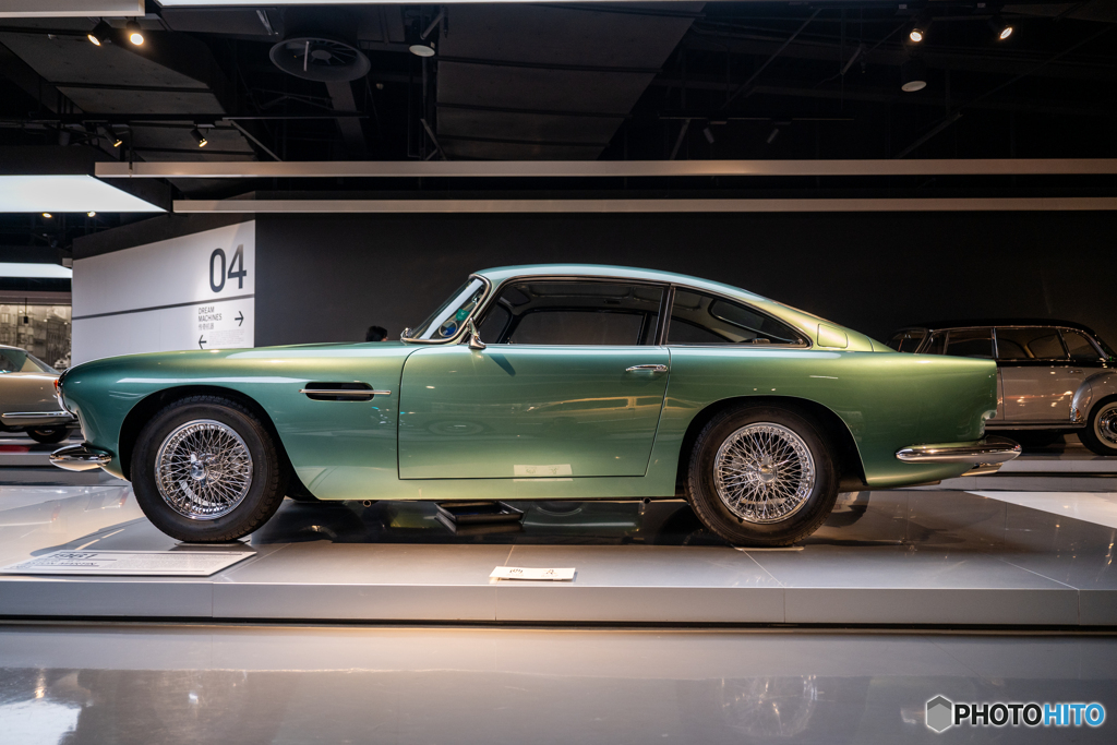 Aston Martin DB4