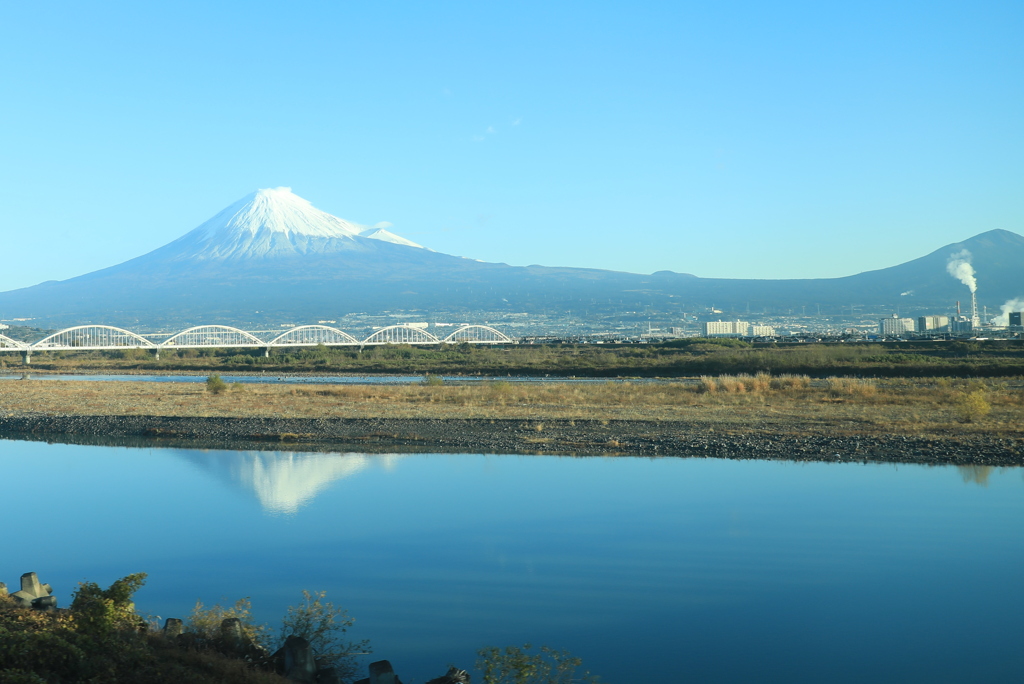 再挑戦　富士川に逆さ富士