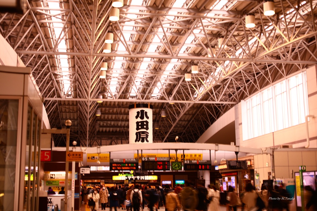 小田原駅雑踏の朝