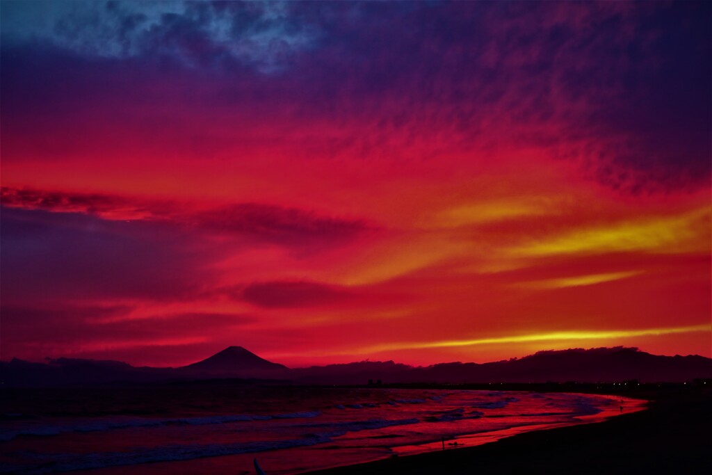 絵の具のなかの富士　江の島の夕焼け