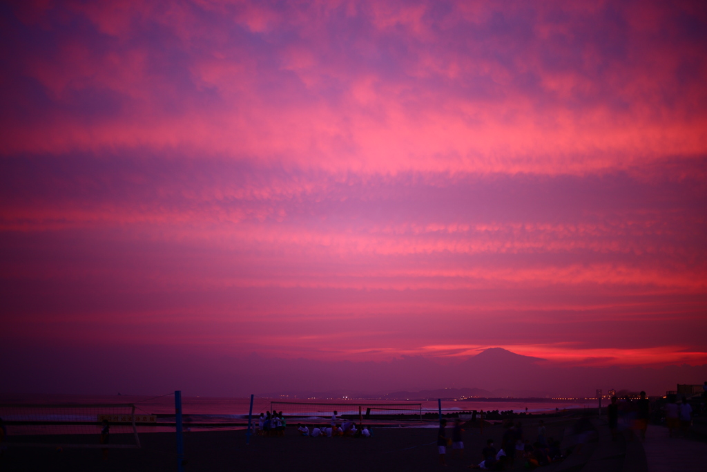 鵠沼海岸の夕焼けと富士