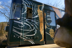 たぬきと忍者のにらみ合い