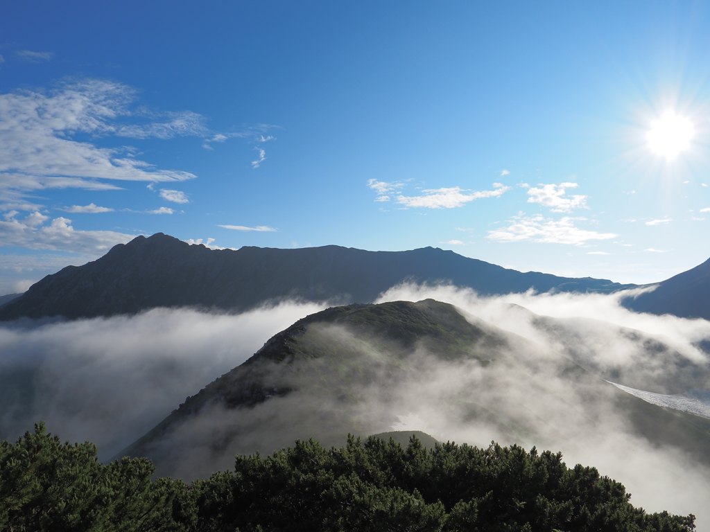 流れる雲と水晶岳