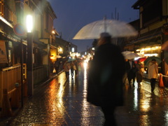 05 夜と雨と祇園と