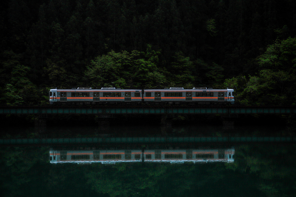 新緑の水面