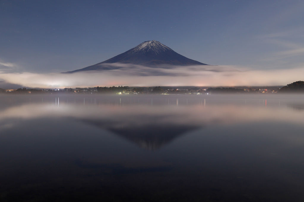 満月の夜の逆さ富士