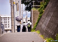 駅に向かう人たち