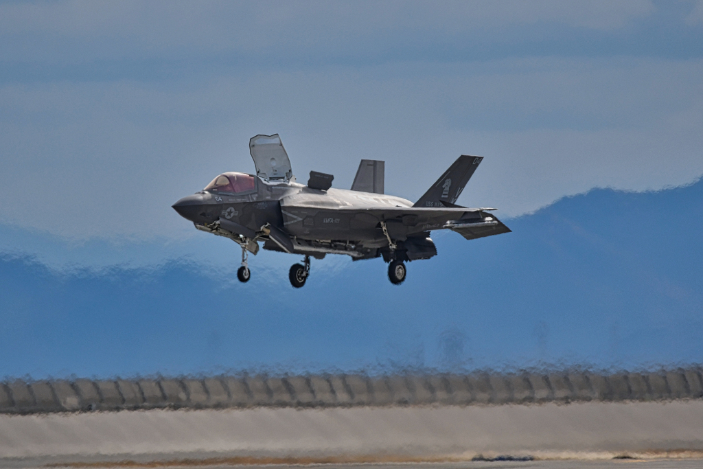 F-35B　垂直着陸