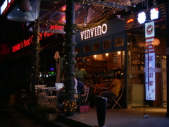 北京の夜の欧風カフェ