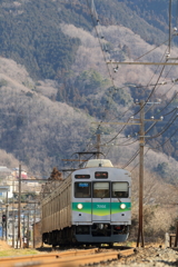 山間の単線