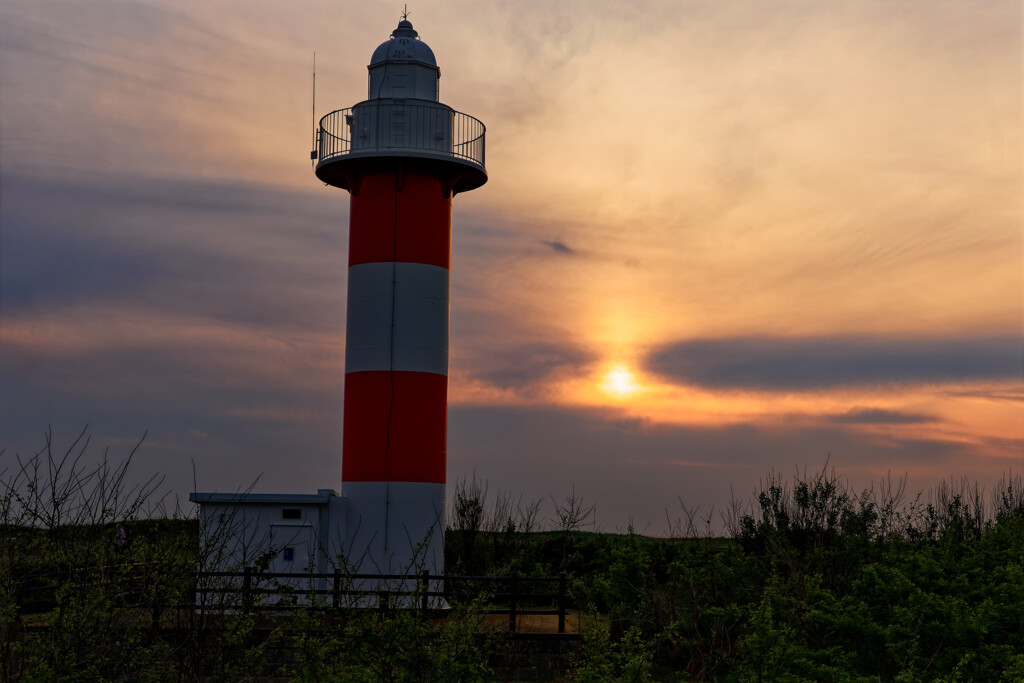 夕暮れの石狩灯台