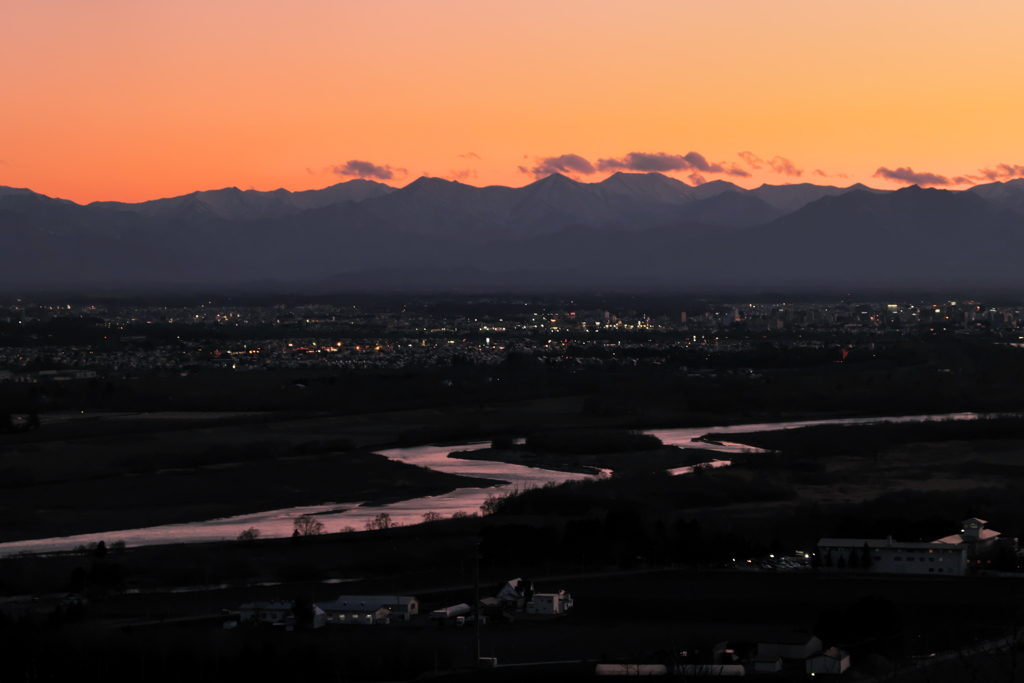 十勝川の夕べ