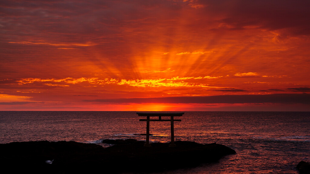 夜明けの光芒