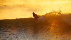 日の出サーファー02