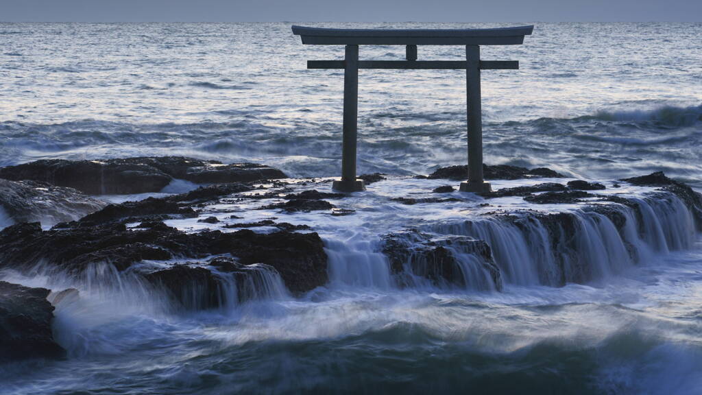 洋上に浮かぶ