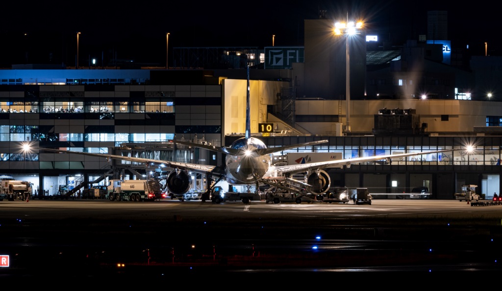 夜の空港