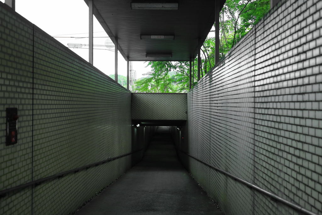 地下道を抜けると・・Ⅰ