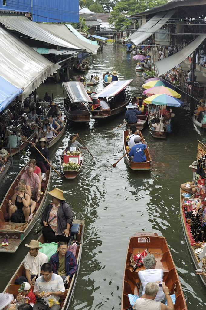 Damnoen Saduak Floating Market