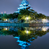 青いライトアップの広島城