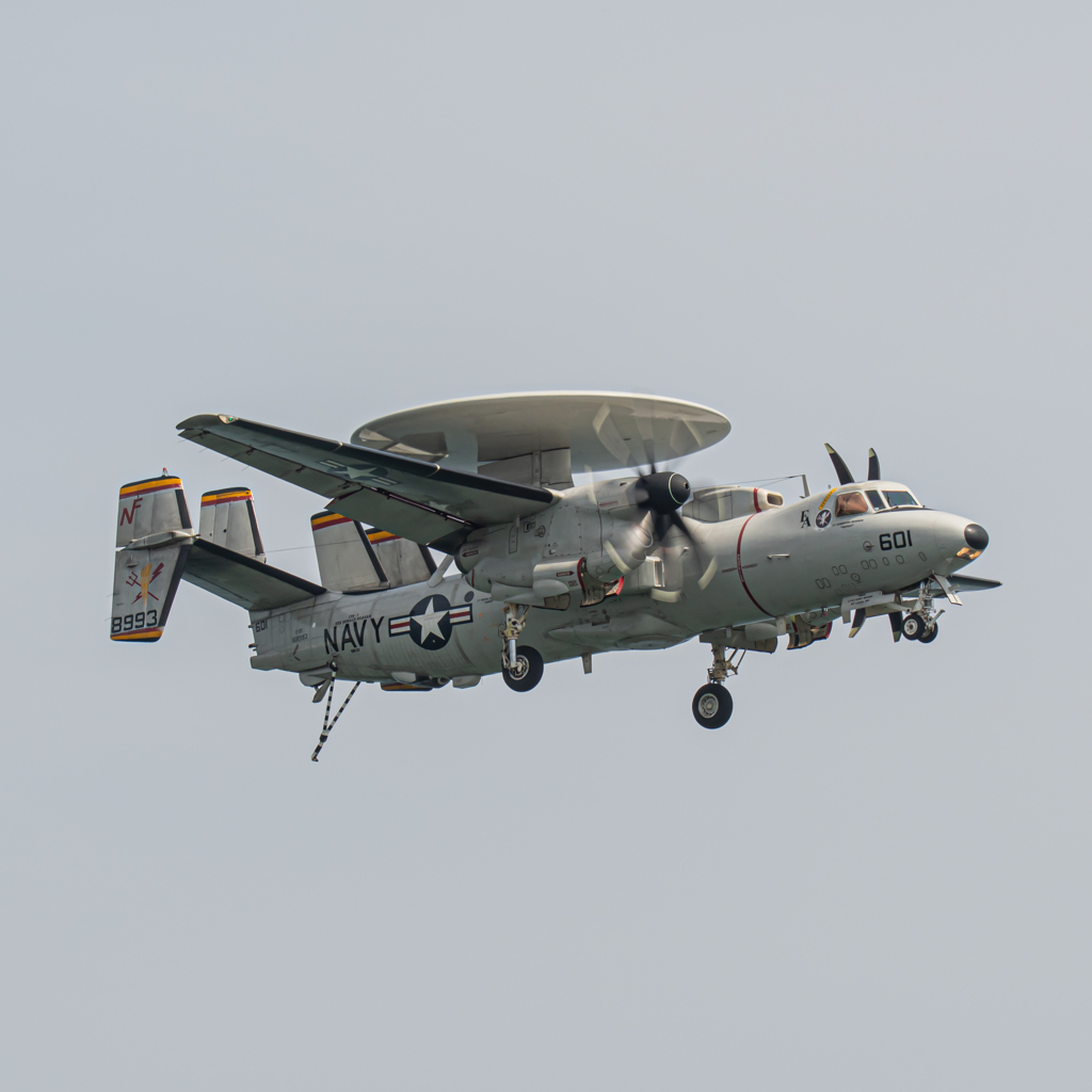 E2D トラブルの為アレスティングワイヤーで緊急着陸