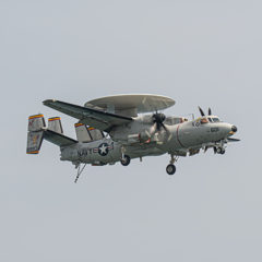 E2D トラブルの為アレスティングワイヤーで緊急着陸