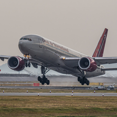 Omni Air　Boeing777