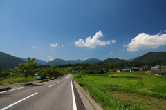 真田町 夏の青空 のどかな田舎道