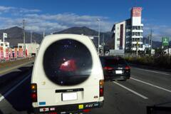 オリオン大星雲を背負ったクルマ