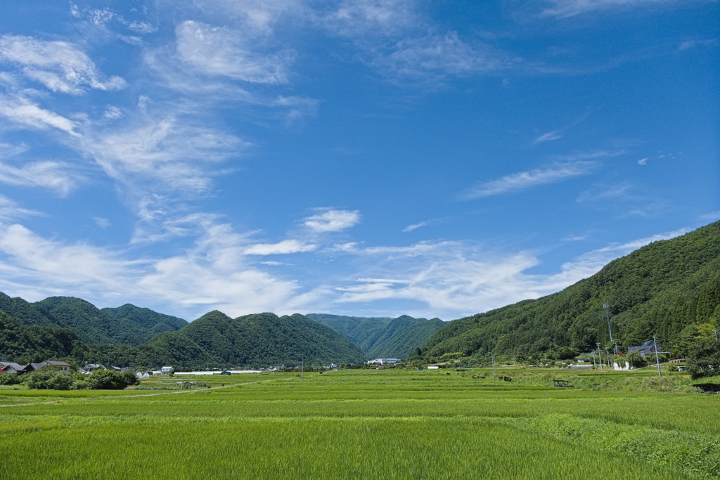 遠く美ヶ原を望む里