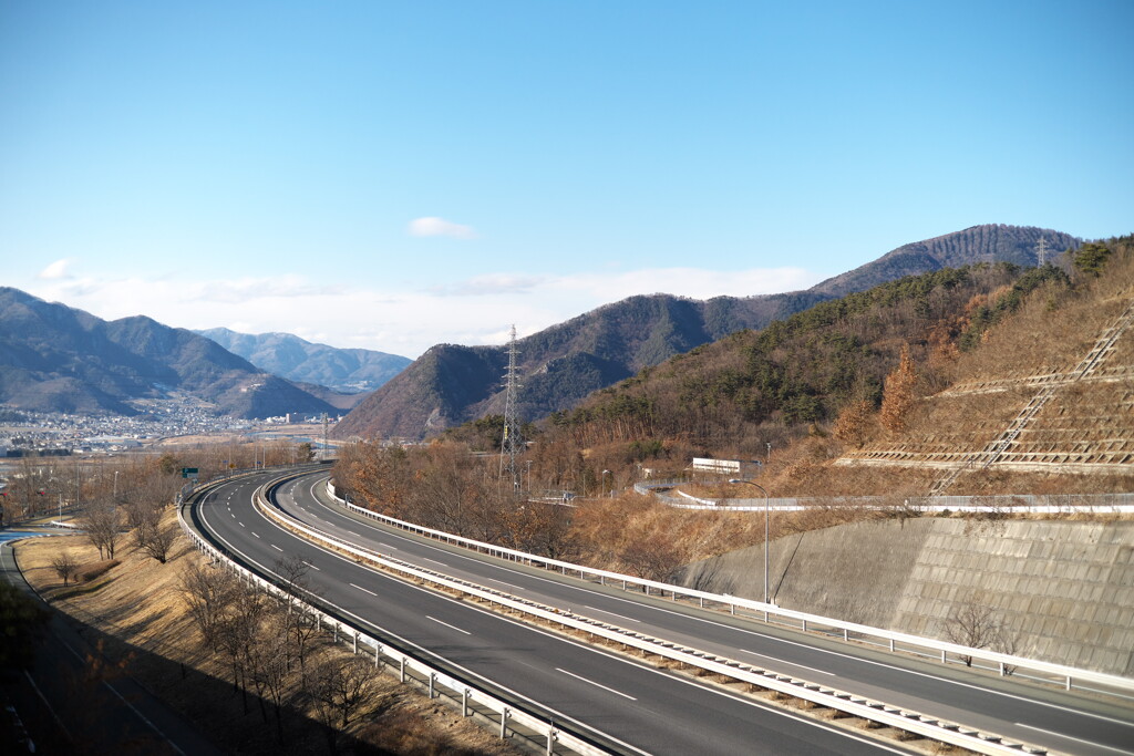 誰もいない高速道路
