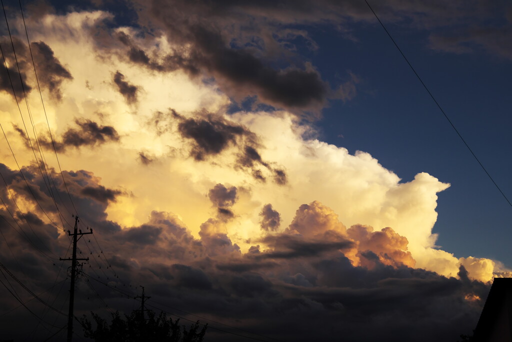 雨上がり夕雲
