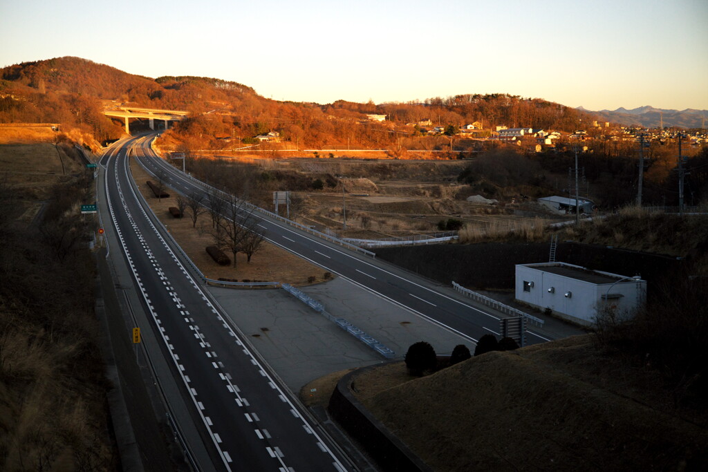 誰もいない高速道路 ＃２　夕刻
