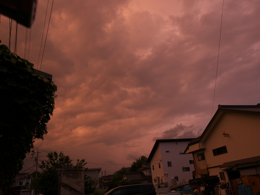 あやしい夕空   手持ちハイレゾにて