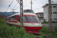 長野電鉄の特急 　信州中野駅付近にて (1)