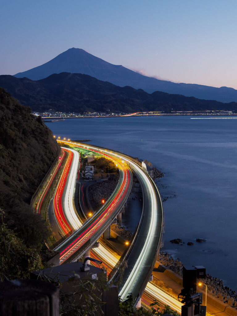 薩埵峠より富士山とレーザービーム