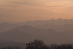 霞む山並み