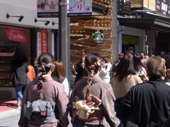 梅の名所は初詣のような人出
