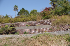 瓶垣のある風景（硫酸瓶）