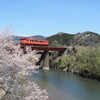 空と桜と鉄橋と汽車