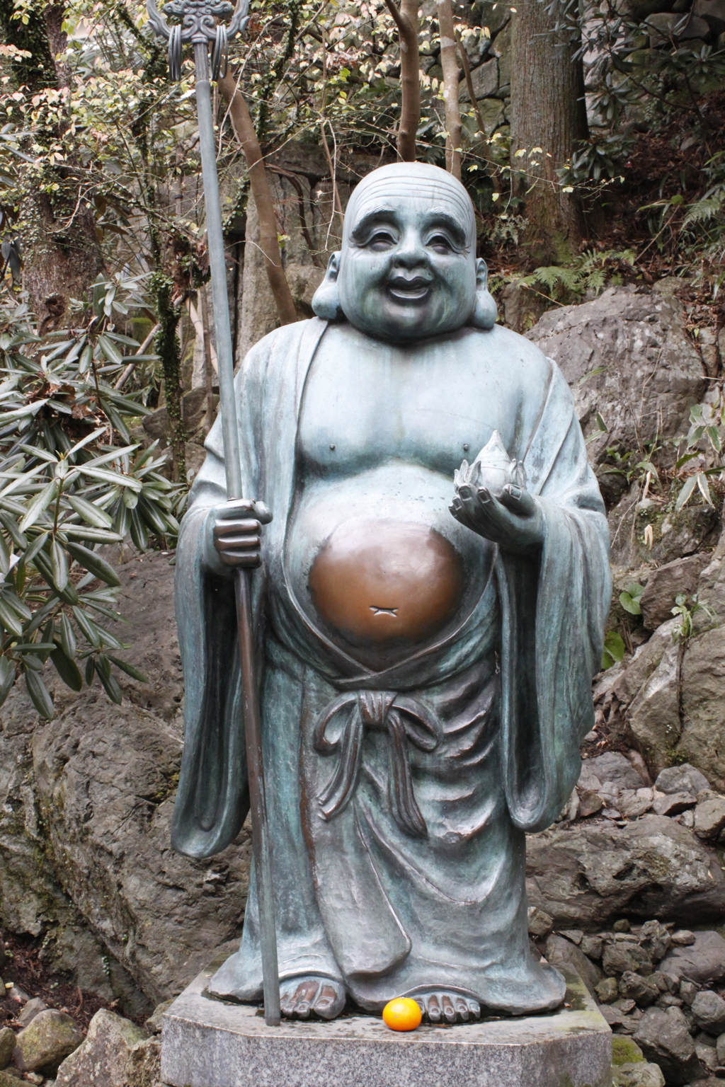 光るお腹