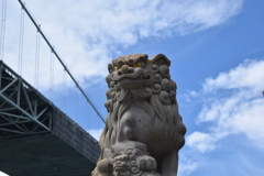 狛犬と関門橋