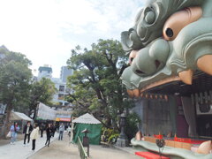 大きな大きな獅子殿！